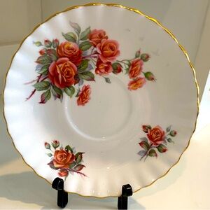 EUC VTG ROYAL ALBERT CENTENNIAL ROSE SAUCER